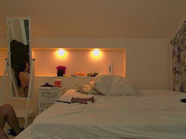 KeiraDark's BongaCams show and profile