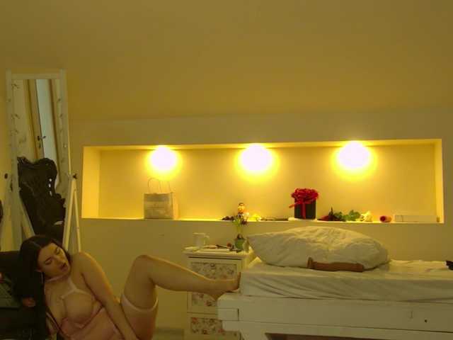 KeiraDark's BongaCams show and profile