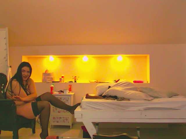 KeiraDark's BongaCams show and profile