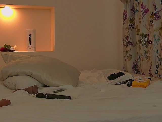 KeiraDark's BongaCams show and profile