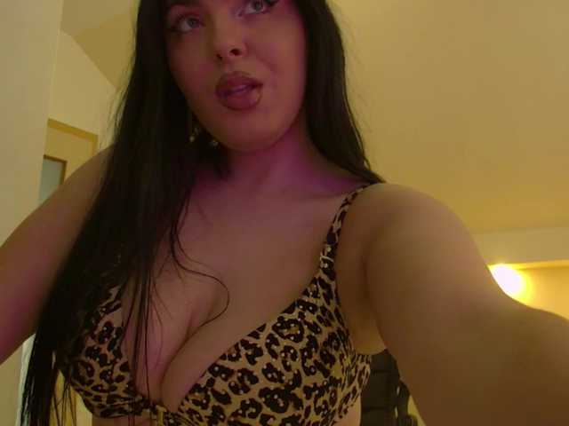 KeiraDark's BongaCams show and profile