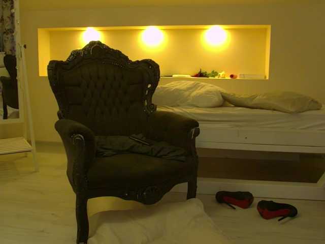 KeiraDark's BongaCams show and profile