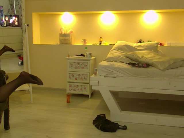 KeiraDark's BongaCams show and profile