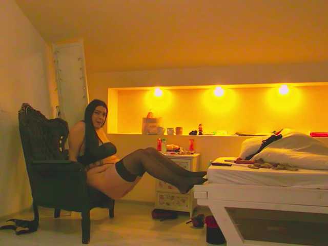 KeiraDark's BongaCams show and profile