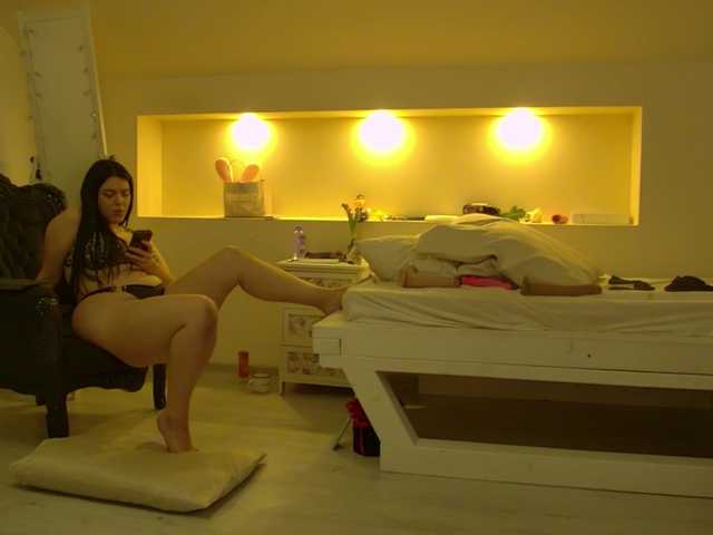 KeiraDark's BongaCams show and profile