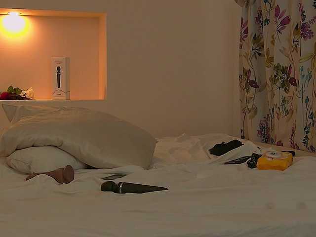 KeiraDark's BongaCams show and profile