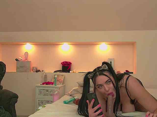 KeiraDark webcam