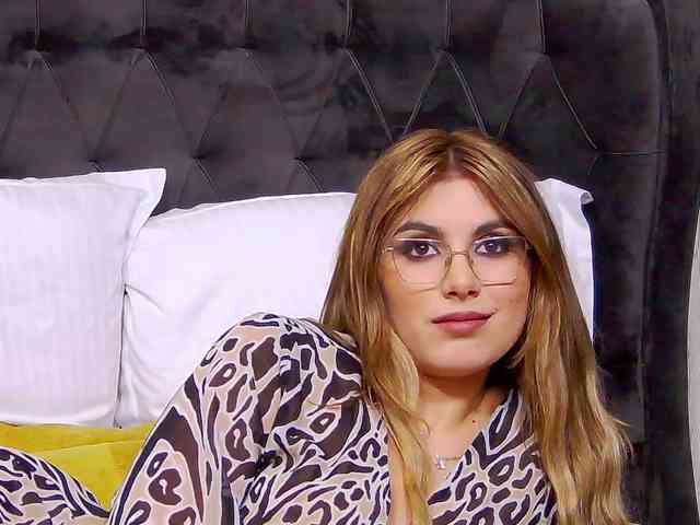 SweetAnisia webcam