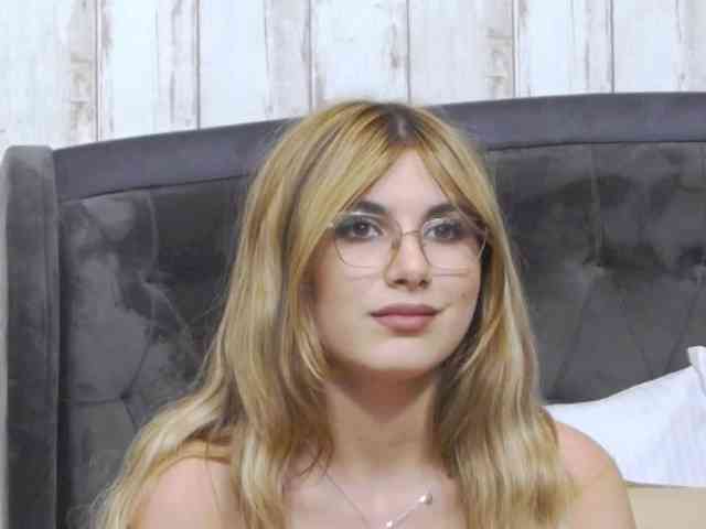 SweetAnisia webcam