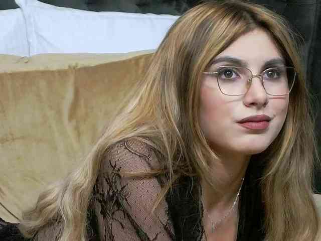 SweetAnisia webcam