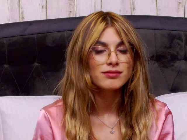 SweetAnisia webcam