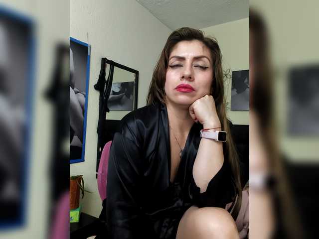 AnthonelaBella's BongaCams show and profile