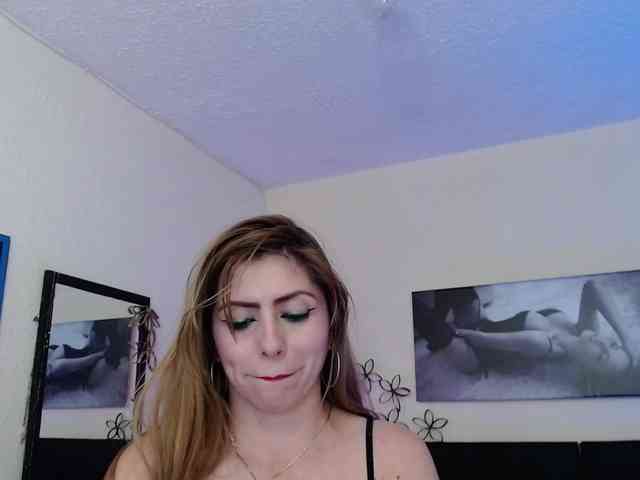 AnthonelaBella webcam