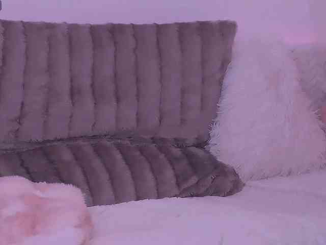 ArielBlossom webcam