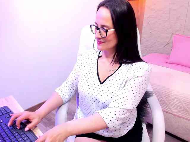 Sensual_Sahaara webcam