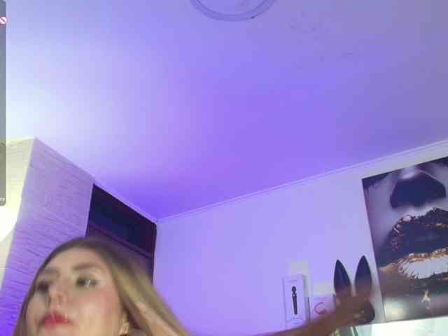 DakotaRobbins webcam