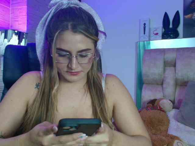 DakotaRobbins webcam