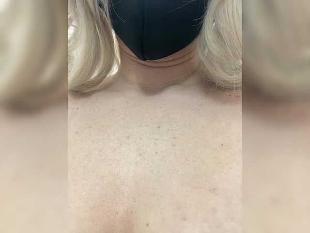 Melissafoxx's BongaCams show and profile