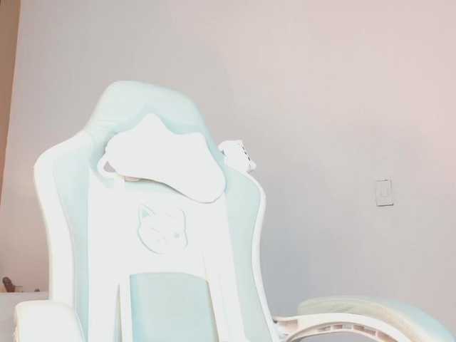 AhviEbony's BongaCams show and profile