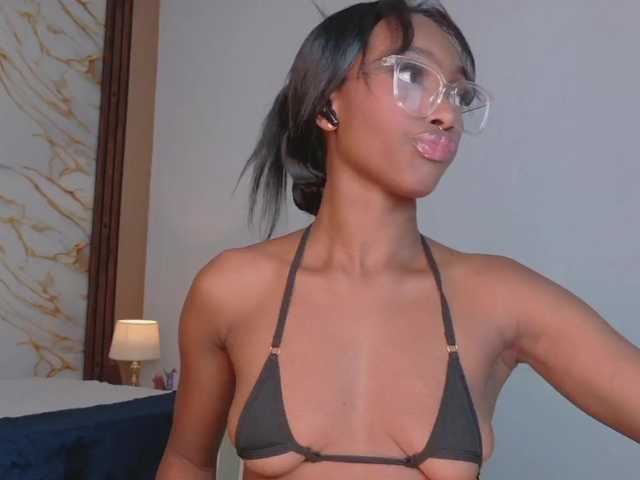 AhviEbony's BongaCams show and profile