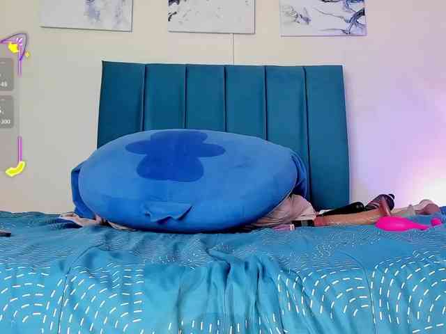AhviEbony webcam