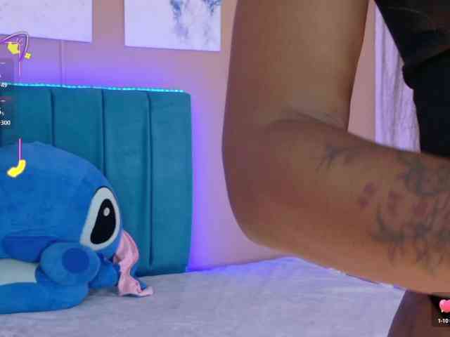 AhviEbony webcam