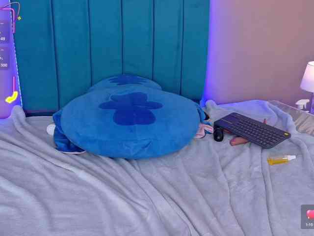 AhviEbony webcam
