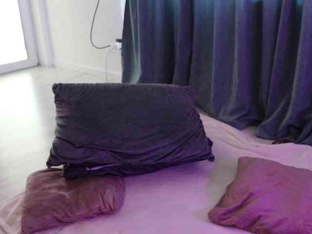 Ivy-Kaelani webcam