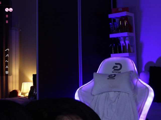 go to chat with AngelaMyst