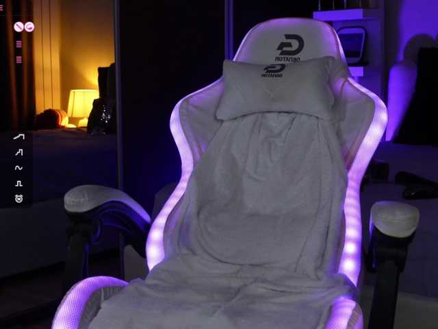 go to chat with AngelaMyst