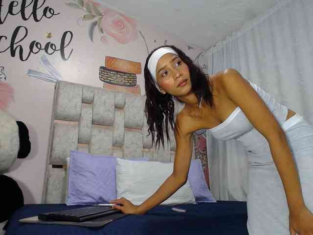 paulina-evans Live Webcam on BongaCams
