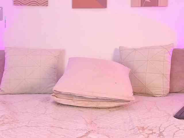 Mia-Heart webcam