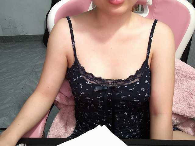 Julia98's BongaCams show and profile