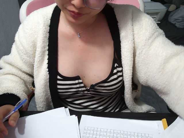 Julia98's BongaCams show and profile