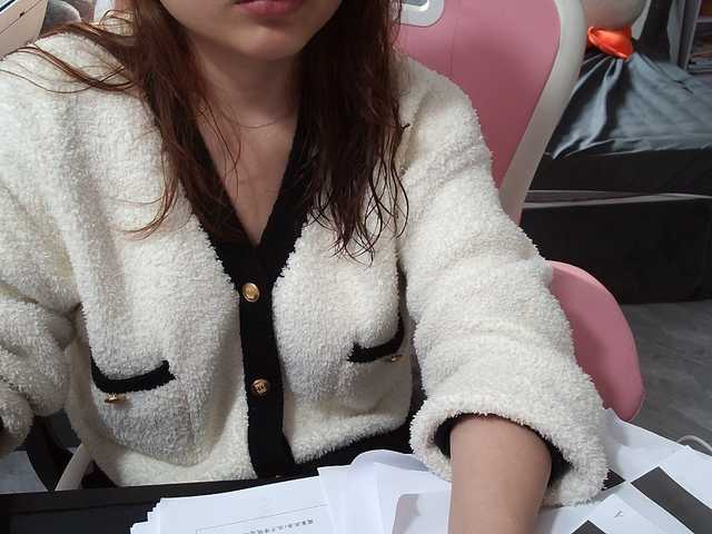 Julia98's BongaCams show and profile