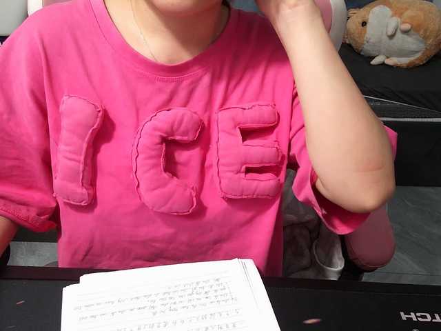 Julia98's BongaCams show and profile