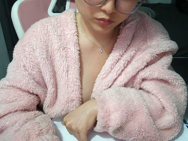 Julia98's BongaCams show and profile