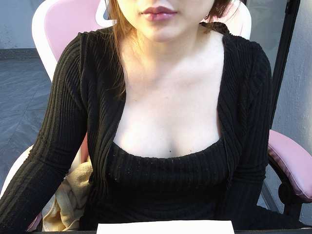 Julia98's BongaCams show and profile