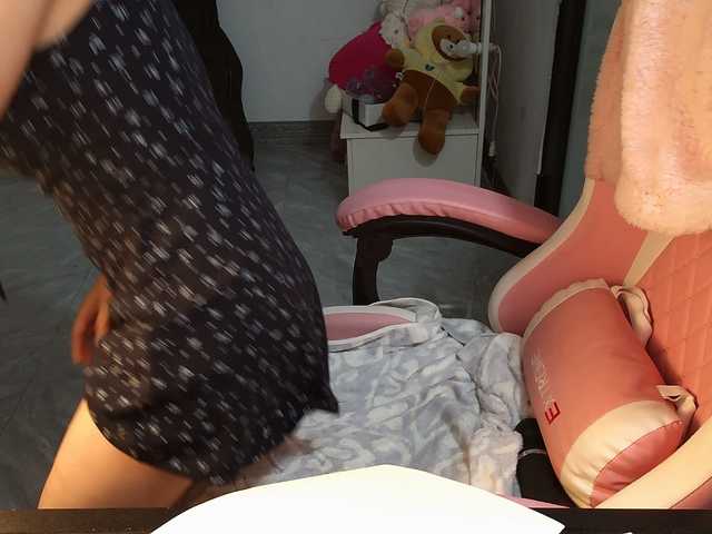 Julia98's BongaCams show and profile