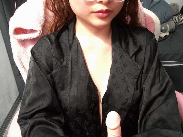 Julia98's BongaCams show and profile