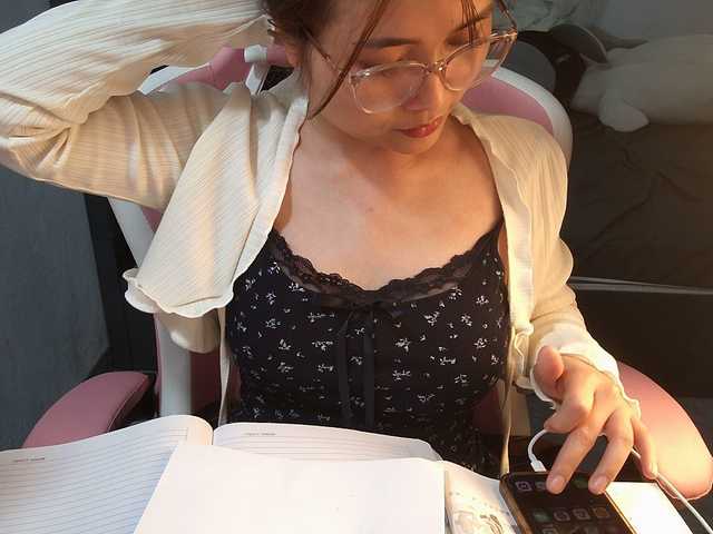 Julia98's BongaCams show and profile