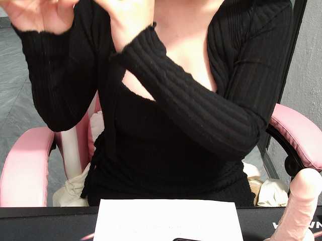 Julia98's BongaCams show and profile