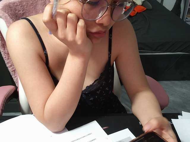 Julia98's BongaCams show and profile