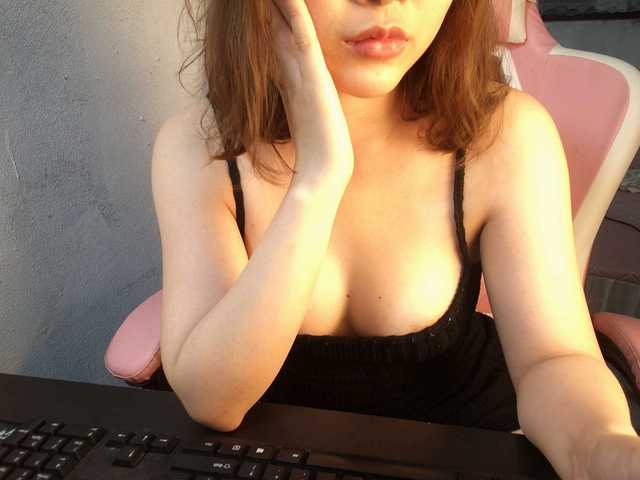 Julia98 on BongaCams 