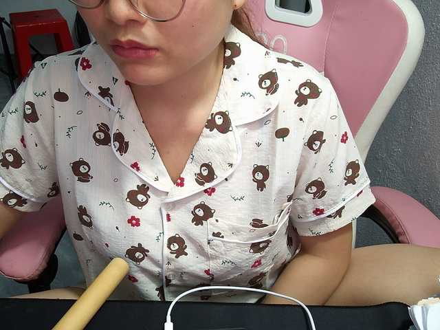 Julia98's BongaCams show and profile