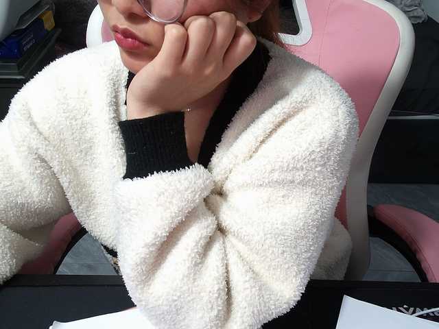 Julia98's BongaCams show and profile