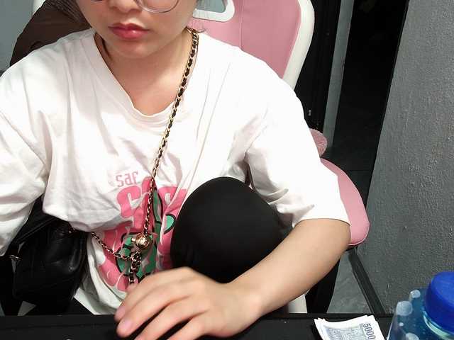 Julia98's BongaCams show and profile