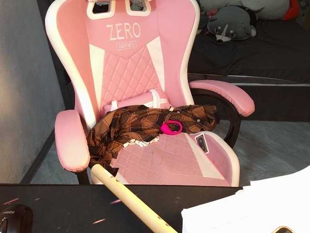 Julia98's BongaCams show and profile