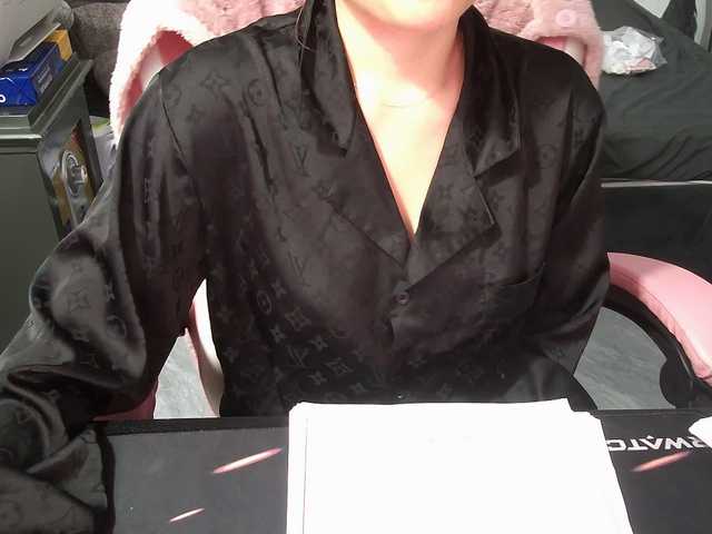 Julia98's BongaCams show and profile