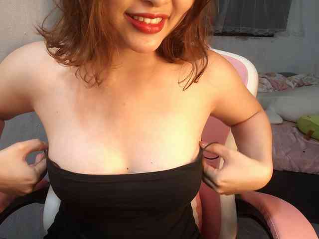 Julia98 Live Webcam on BongaCams